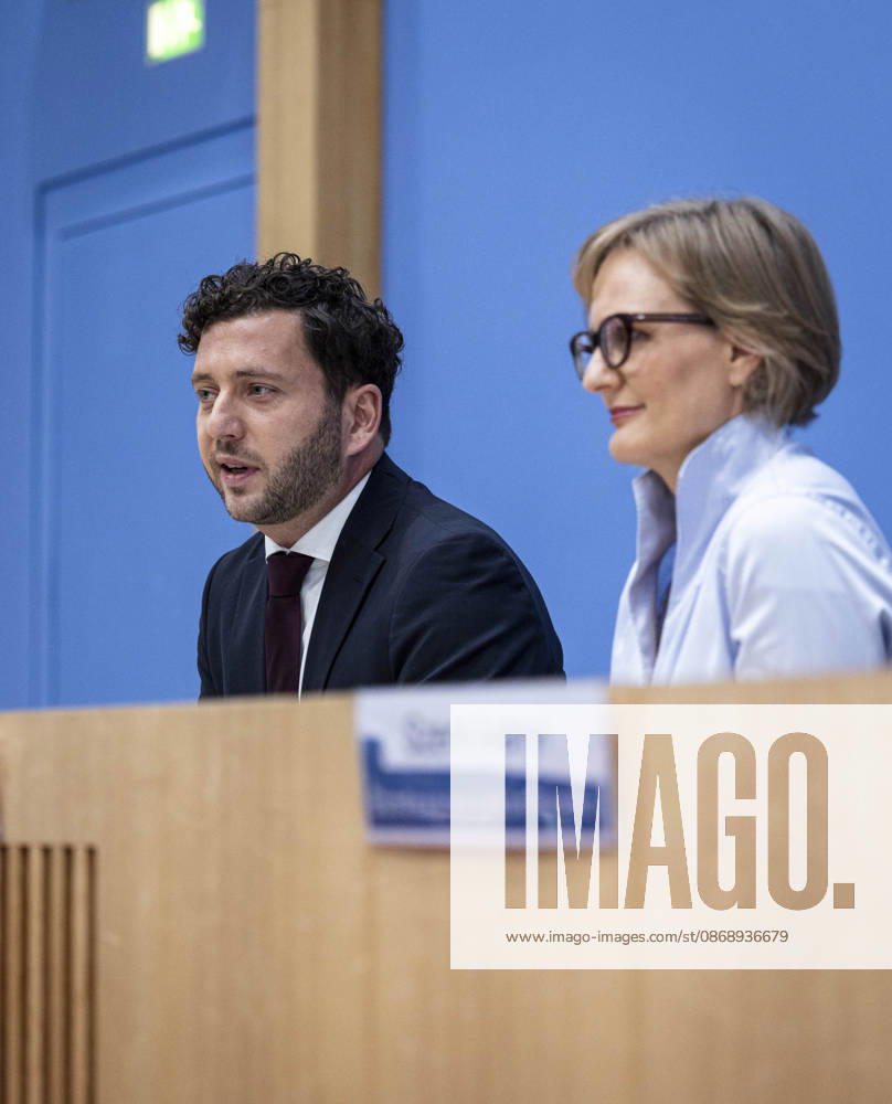 R L Franziska Brantner, co-chair of Alliance 90 The Greens, and Felix Banaszak, co-chair of Alliance 90 The Greens, photographed during the press conference to present the flagship proposal Our Plan for Germany, Berlin, October 8, 2026, Berlin, Germany