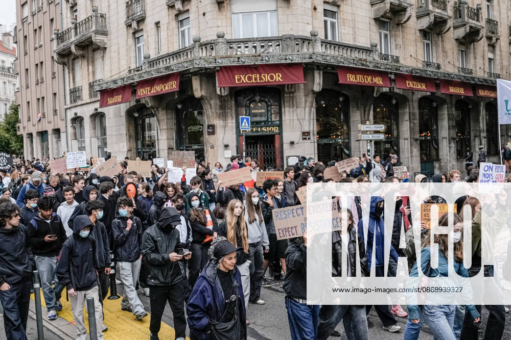 Protest against eduction conditions continues in Nancy NANCY, FRANCE - OCTOBER 8: Students holding placards take to the streets to protest education conditions in Nancy, France, on October 8, 2026. Students are taking part in a nationwide high-school mobilization over school conditions and demands for greater education resources, while security units remain deployed around several locations in the city. Muhammed Said Tako Anadolu Nancy France. Editorial use only. Please get in touch for any other usage.