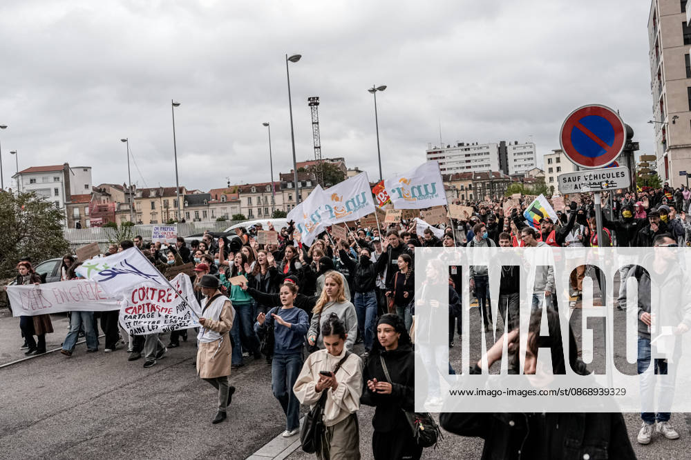 Protest against eduction conditions continues in Nancy NANCY, FRANCE - OCTOBER 8: Students holding placards take to the streets to protest education conditions in Nancy, France, on October 8, 2026. Students are taking part in a nationwide high-school mobilization over school conditions and demands for greater education resources, while security units remain deployed around several locations in the city. Muhammed Said Tako Anadolu Nancy France. Editorial use only. Please get in touch for any other usage.