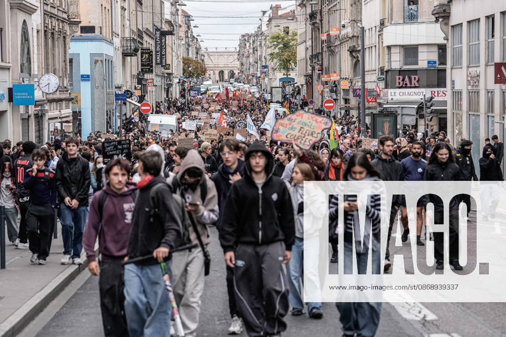 Protest against eduction conditions continues in Nancy NANCY, FRANCE - OCTOBER 8: Students holding placards take to the streets to protest education conditions in Nancy, France, on October 8, 2026. Students are taking part in a nationwide high-school mobilization over school conditions and demands for greater education resources, while security units remain deployed around several locations in the city. Muhammed Said Tako Anadolu Nancy France. Editorial use only. Please get in touch for any other usage.