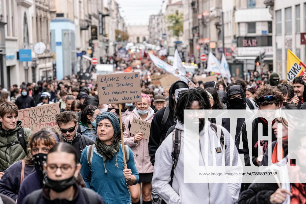 Protest against eduction conditions continues in Nancy NANCY, FRANCE - OCTOBER 8: Students holding placards take to the streets to protest education conditions in Nancy, France, on October 8, 2026. Students are taking part in a nationwide high-school mobilization over school conditions and demands for greater education resources, while security units remain deployed around several locations in the city. Muhammed Said Tako Anadolu Nancy France. Editorial use only. Please get in touch for any other usage.