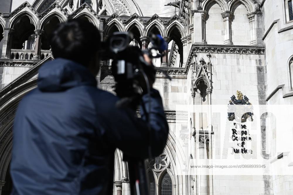 Royal Courts of Justice seen ahead of Andrew Mountbatten-Windsor s hearing LONDON, UNITED KINGDOM - OCTOBER 8: A cameraman films the Royal Courts of Justice, where a hearing is due to take place in Andrew Mountbatten-Windsor s legal challenge against search warrants related to his arrest over his alleged links to Jeffrey Epstein, in London, United Kingdom, on October 8, 2026. Rasid Necati Aslim Anadolu London United Kingdom. Editorial use only. Please get in touch for any other usage.
