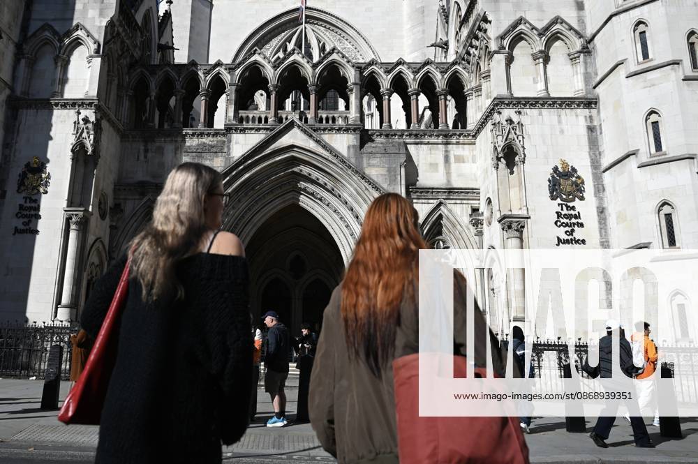 Royal Courts of Justice seen ahead of Andrew Mountbatten-Windsor s hearing LONDON, UNITED KINGDOM - OCTOBER 8: People walk outside the Royal Courts of Justice ahead of the hearing of Andrew Mountbatten-Windsor s legal challenge against search warrants related to his arrest over his alleged links to Jeffrey Epstein, in London, United Kingdom, on October 8, 2026. Rasid Necati Aslim Anadolu London United Kingdom. Editorial use only. Please get in touch for any other usage.