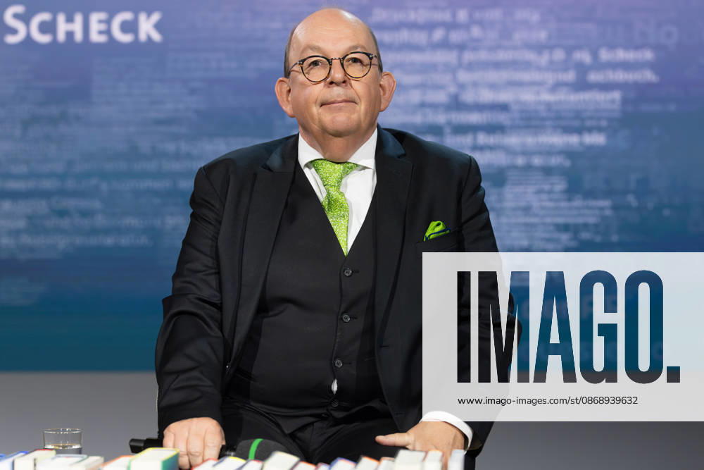 Frankfurt Book Fair 2026: Denis Scheck presents new literature with his series *Druckfrisch · New Books with Denis Scheck*, Frankfurt am Main, Hesse, Germany, Exhibition Grounds