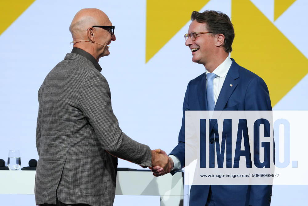Brand Economy Day 2026 NRW: Minister President Hendrik Wuest congratulates Telekom CEO Tim Hottges on winning the Mensch Marke award at Brand Economy Day 2026, Berlin, October 8, 2026, Berlin, Berlin, Germany