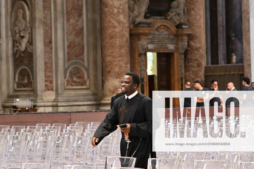 MESSA_PAPA_2026 Italy, Rome, Vatican, 2026 10 8 Pope Leo XIV celebrates Holy Mass for the academic year at the Pontifical Universities in St Peter s Basilica in the Vatican . - NO BOOKS