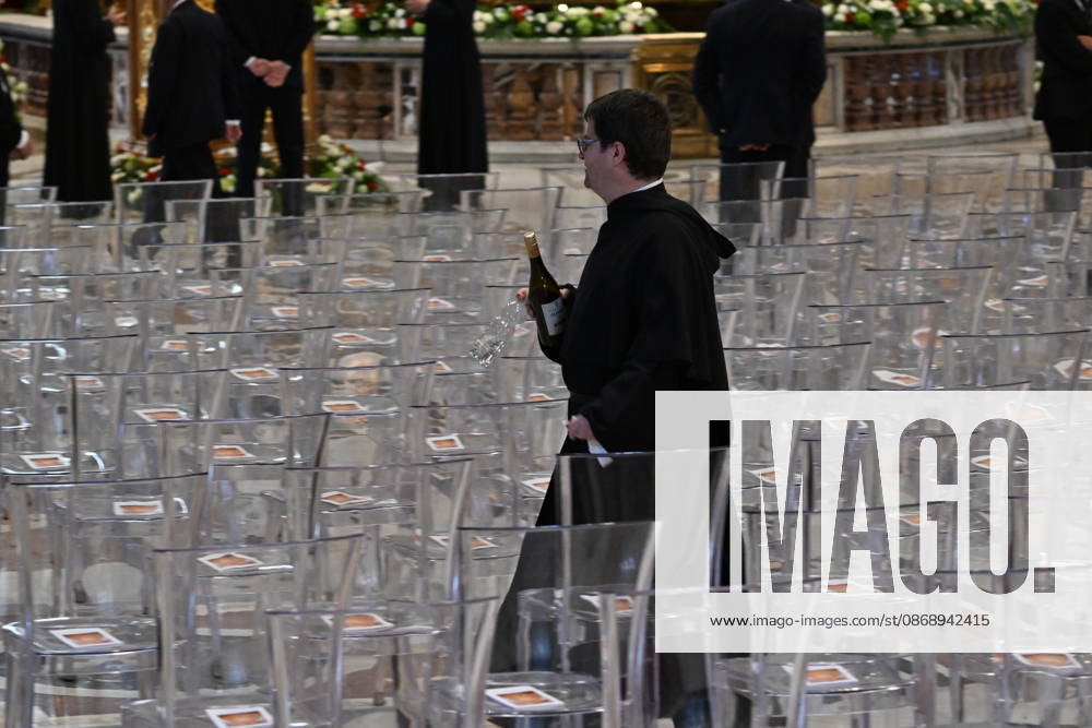IPA89433497 - Italy, Rome, Vatican, October 8, 2026: Pope Leo XIV celebrates Holy Mass for the start of the academic year at the Pontifical Universities in St. Peter s Basilica in the Vatican. Photograph by ALESSIA GIULIANI Catholic Press Photo