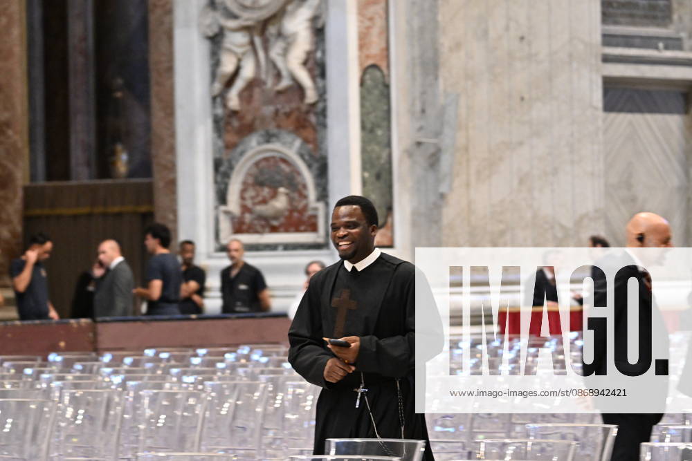 IPA89433504 - Italy, Rome, Vatican, October 8, 2026: Pope Leo XIV celebrates Holy Mass for the start of the academic year at the Pontifical Universities in St. Peter s Basilica in the Vatican. Photograph by ALESSIA GIULIANI Catholic Press Photo
