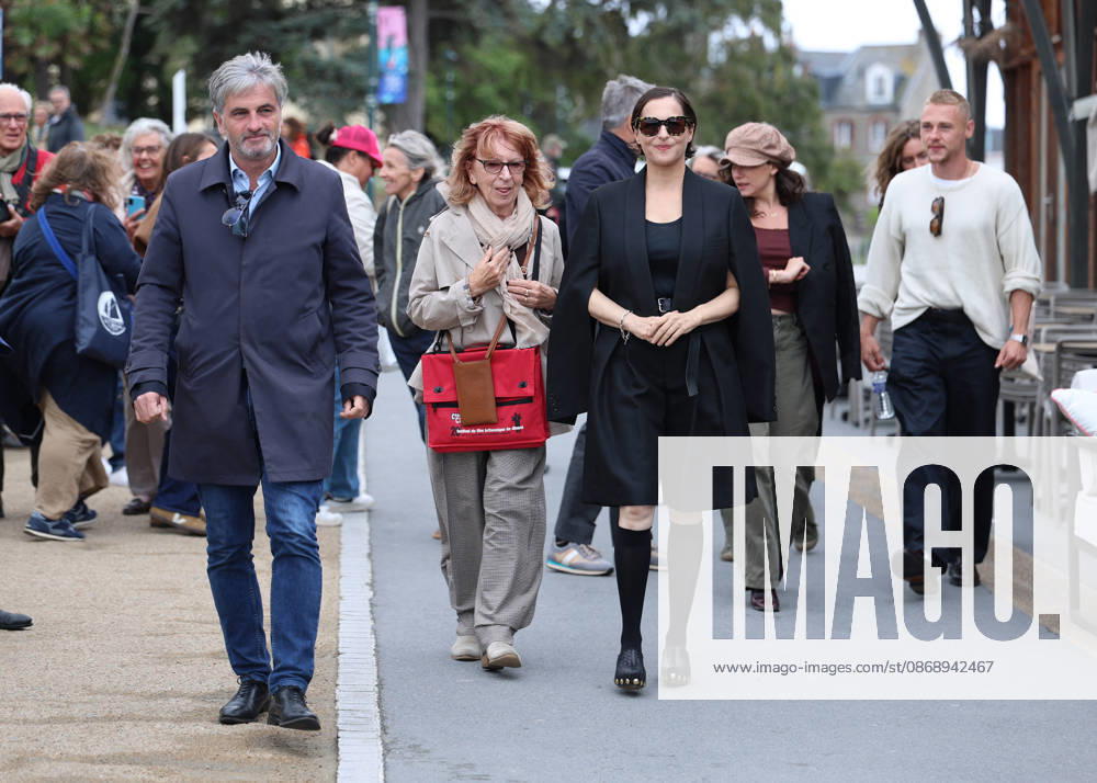 Amira Casar at the unveiling of her beach cabana during the 37th Dinard British and Irish Film Festival, France, on October 8, 2026. Denis Guignebourg, Bestimage. 37th Dinard British Irish Film Festival on October 8, 2026, in Dinard, France. Dinard, France
