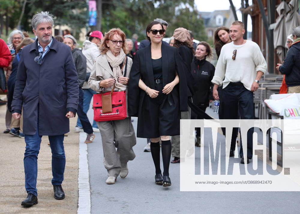Amira Casar at the unveiling of her beach cabana during the 37th Dinard British and Irish Film Festival, France, on October 8, 2026. Denis Guignebourg, Bestimage. 37th Dinard British Irish Film Festival on October 8, 2026, in Dinard, France. Dinard, France