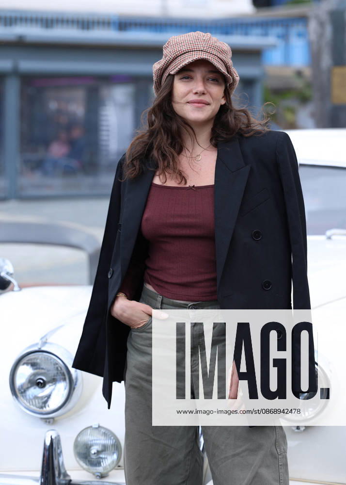 Zoe Adjani at the unveiling of Amira Casar’s beach hut on Dinard Beach during the 37th edition of the Dinard British and Irish Film Festival, France, on October 8, 2026. Denis Guignebourg, Bestimage. 37th Dinard British Irish Film Festival on October 8, 2026, in Dinard, France. Dinard, France