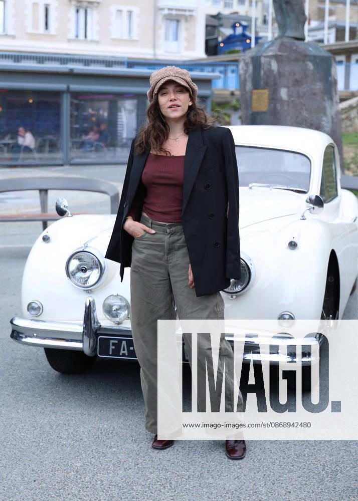 Zoe Adjani at the unveiling of Amira Casar’s beach hut on Dinard Beach during the 37th edition of the Dinard British and Irish Film Festival, France, on October 8, 2026. Denis Guignebourg, Bestimage. 37th Dinard British Irish Film Festival on October 8, 2026, in Dinard, France. Dinard, France