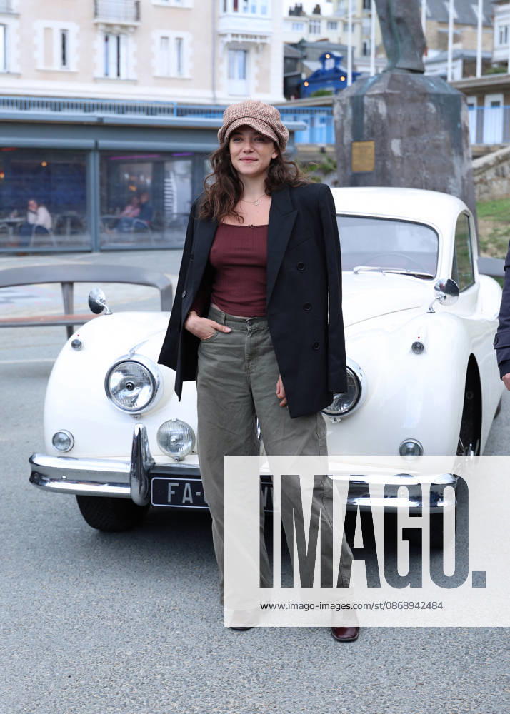 Zoe Adjani at the unveiling of Amira Casar’s beach hut on Dinard Beach during the 37th edition of the Dinard British and Irish Film Festival, France, on October 8, 2026. Denis Guignebourg, Bestimage. 37th Dinard British Irish Film Festival on October 8, 2026, in Dinard, France. Dinard, France