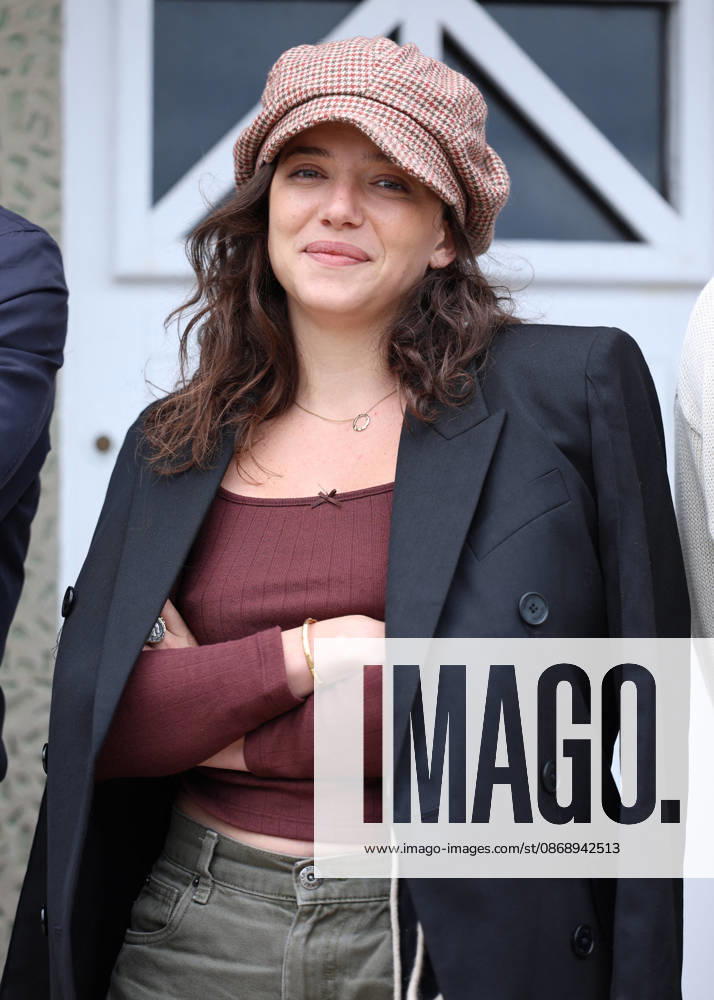 Zoe Adjani at the unveiling of Amira Casar’s beach hut on Dinard Beach during the 37th Dinard British and Irish Film Festival, France, on October 8, 2026. Denis Guignebourg, Bestimage. 37th Dinard British Irish Film Festival on October 8, 2026, in Dinard, France. Dinard, France