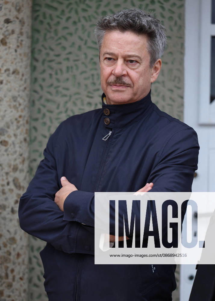 Thibault de Montalembert at the unveiling of Amira Casar’s beach hut on Dinard Beach during the 37th Dinard British and Irish Film Festival, France, on October 8, 2026. Denis Guignebourg, Bestimage. 37th Dinard British Irish Film Festival on October 8, 2026, in Dinard, France. Dinard, France