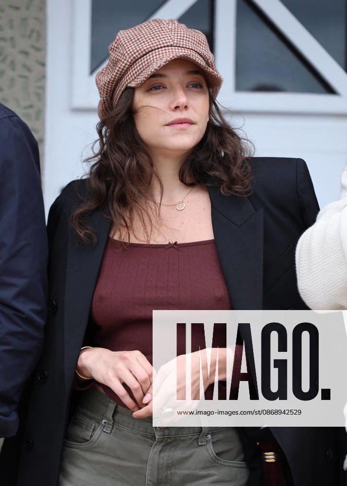 Zoe Adjani at the unveiling of Amira Casar’s beach hut on Dinard Beach during the 37th Dinard British and Irish Film Festival, France, on October 8, 2026. Denis Guignebourg, Bestimage. 37th Dinard British Irish Film Festival on October 8, 2026, in Dinard, France. Dinard, France