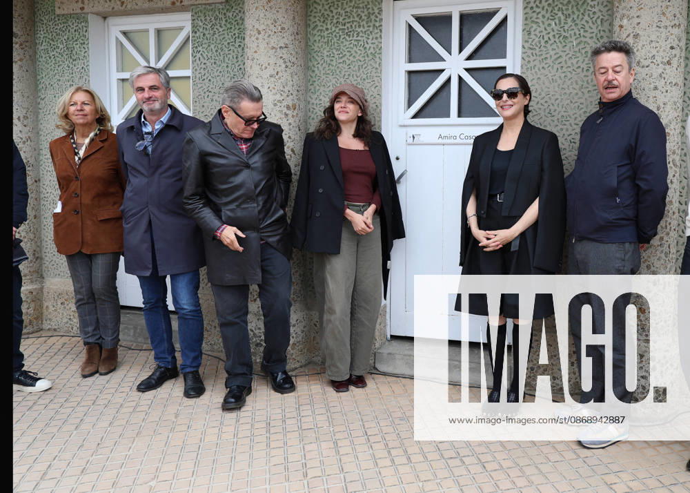 Ben Hardy, Zoe Adjani, Stephen Wooley, Amira Casar, and Thibault de Montalembert at the unveiling of Amira Casar’s beach hut on Dinard Beach during the 37th Dinard British and Irish Film Festival, France, on October 8, 2026. Denis Guignebourg, Bestimage. 37th Dinard British Irish Film Festival on October 8, 2026, in Dinard, France. Dinard, France