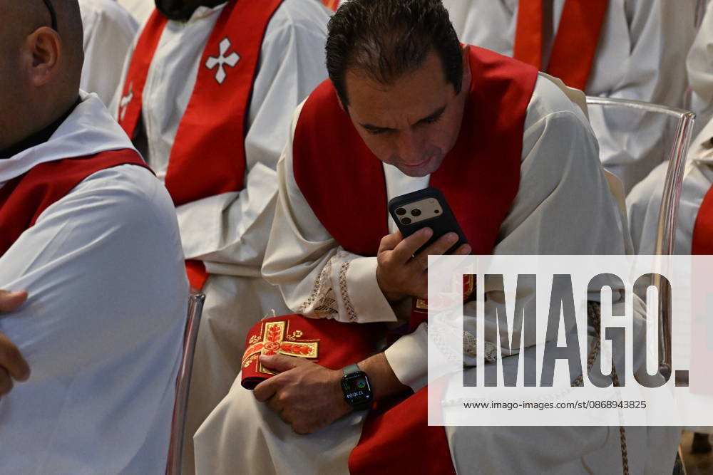 MESSA_PAPA_2026 Italy, Rome, Vatican, 2026 10 8 Pope Leo XIV celebrates Holy Mass for the academic year at the Pontifical Universities in St Peter s Basilica in the Vatican . - NO BOOKS