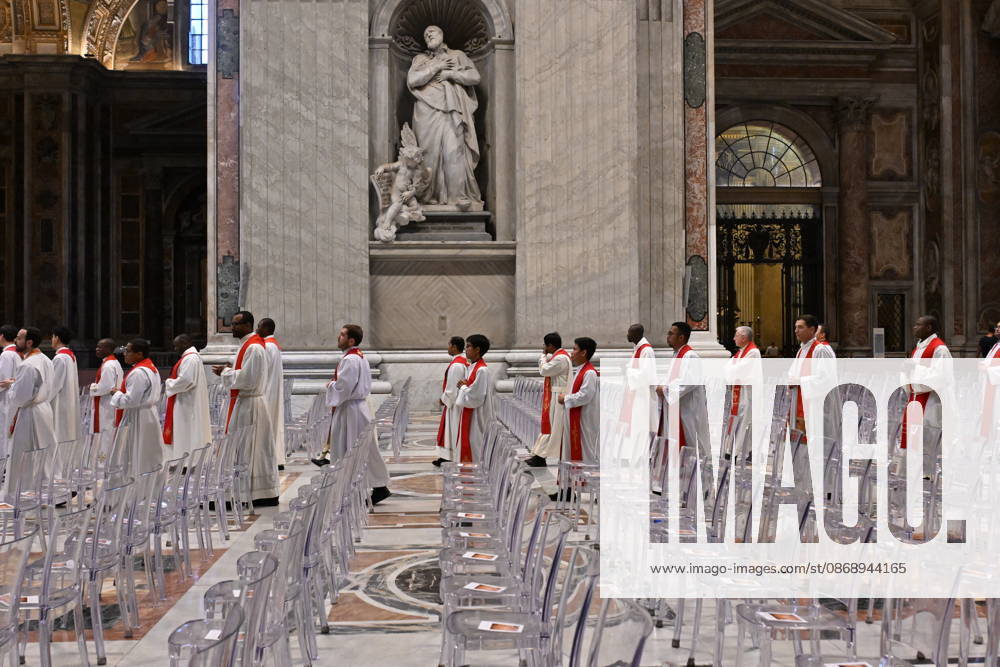 MESSA_PAPA_2026 Italy, Rome, Vatican, 2026 10 8 Pope Leo XIV celebrates Holy Mass for the academic year at the Pontifical Universities in St Peter s Basilica in the Vatican . - NO BOOKS