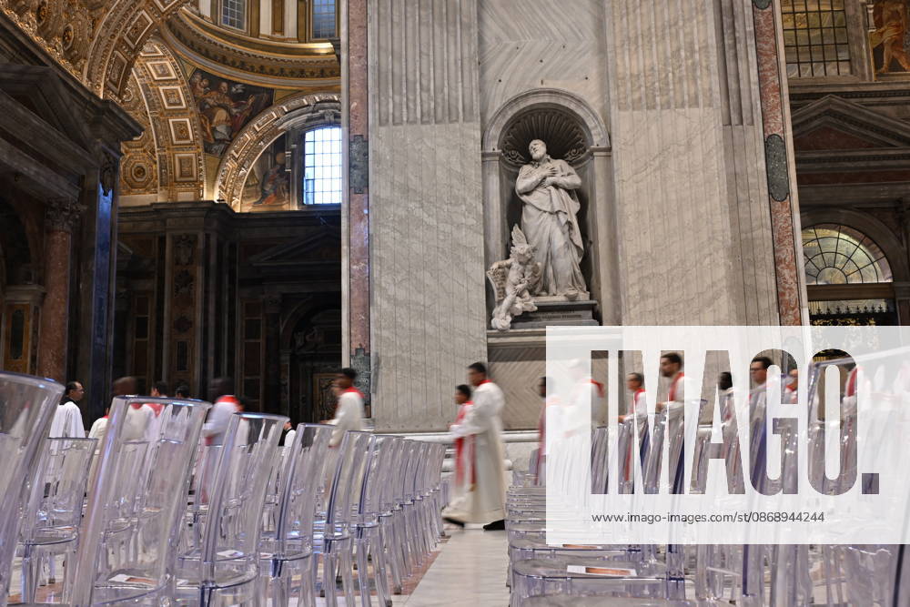 IPA89434036 - Italy, Rome, Vatican, October 8, 2026: Pope Leo XIV celebrates Holy Mass for the academic year at the Pontifical Universities in St. Peter s Basilica in the Vatican. Photograph by ALESSIA GIULIANI Catholic Press Photo