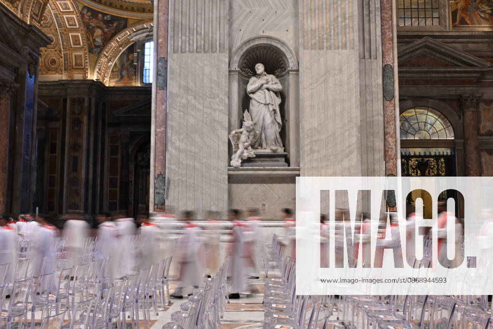 IPA89434050 - Italy, Rome, Vatican, October 8, 2026: Pope Leo XIV celebrates Holy Mass for the academic year at the Pontifical Universities in St. Peter s Basilica in the Vatican. Photograph by ALESSIA GIULIANI Catholic Press Photo
