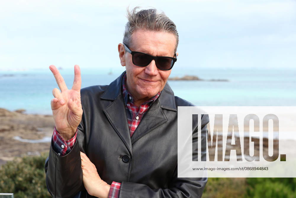 STEPHEN WOOLEY poses during the jury photocall at Emeria during the 37th Dinard British and Irish Film Festival in Dinard, France. Dinard France - ZUMAc179 20261008_zep_c179_030