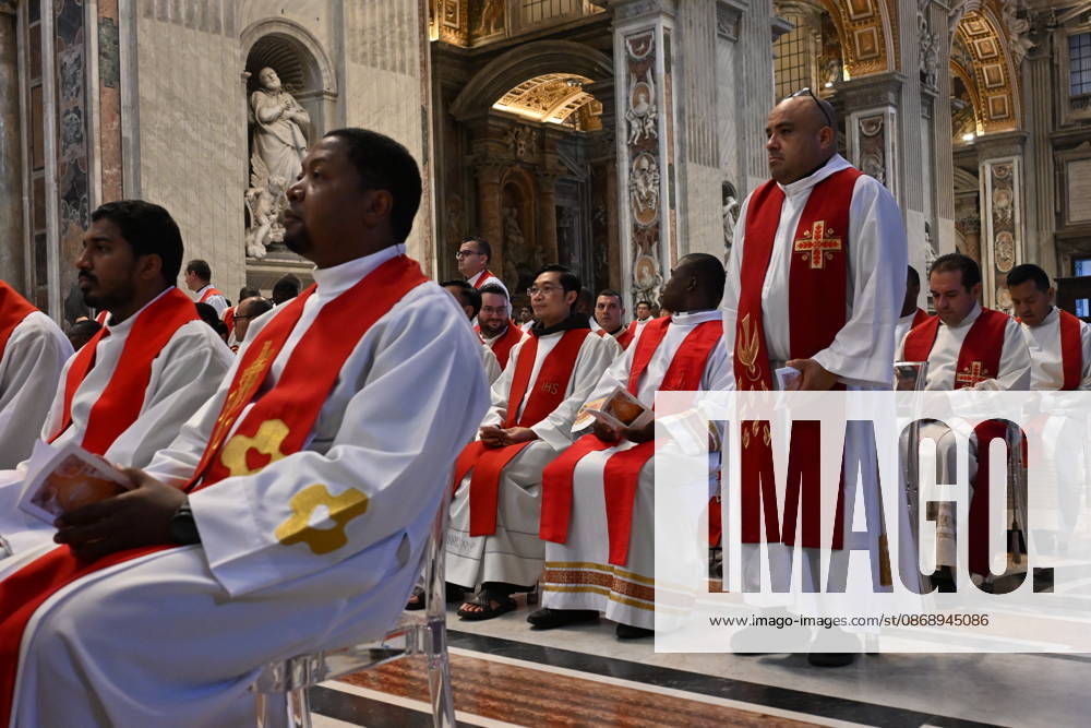 IPA89434071 - Italy, Rome, Vatican, October 8, 2026: Pope Leo XIV celebrates Holy Mass for the start of the academic year at the Pontifical Universities in St. Peter s Basilica in the Vatican. Photograph by ALESSIA GIULIANI Catholic Press Photo