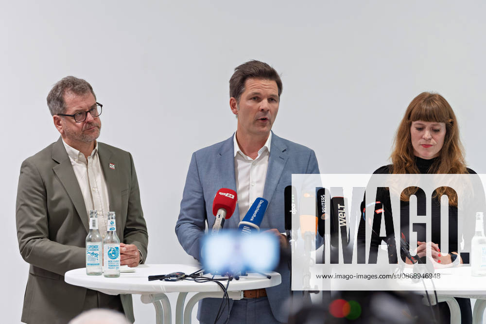 Steffen Krach, SPD, M speaks alongside Werner Graf of Alliance ’90 The Greens, l, and Kerstin Wolter Ehling of The Left, r, into the media microphones during a joint press statement following the conclusion of their parties’ preliminary talks in the foyer of the Haus der Statistik Press statement by The Left, The Greens, and the SPD in Berlin