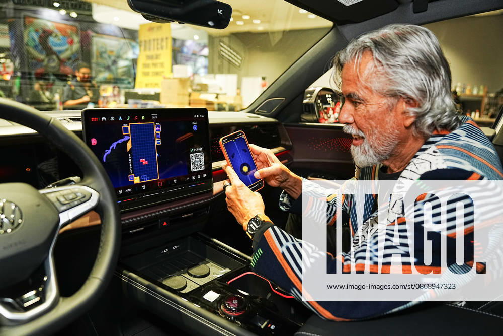 Video game designer and Tetris co-founder HENK ROGERS at 2026 New York Comic Con at the Javits Center on October 8, 2026 in New York. HENK ROGERS is on had to welcome the next evolution of Tetris as it moves into the dashboard of a 2027 Volkswagen Atlas. Volkswagen is bringing Tetris to its vehicles through AirConsole, an in car gaming platform that turns the vehicle s infotainment screen into a gaming display, with smartphones serving as the controllers. The games are designed to be played while the vehicle is parked, creating a new kind of entertainment experience inside the car. New York USA - ZUMAb148 20261008_zap_b148_010