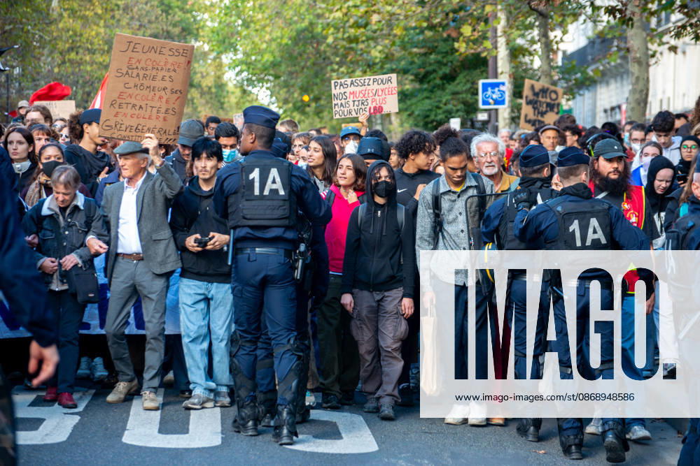 Student Protest - Paris Hundreds of high school students occupy Place de la Bastille in Paris, France on October 8, 2026, following the success of the October 6 protest, calling to continue and amplify the movement. Photo by ABACAPRESS.COM Paris France