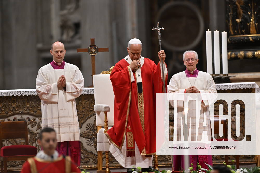 MESSA_PAPA_2026 Italy, Rome, Vatican, 2026 10 8 Pope Leo XIV celebrates Holy Mass for the academic year at the Pontifical Universities in St Peter s Basilica in the Vatican . - NO BOOKS