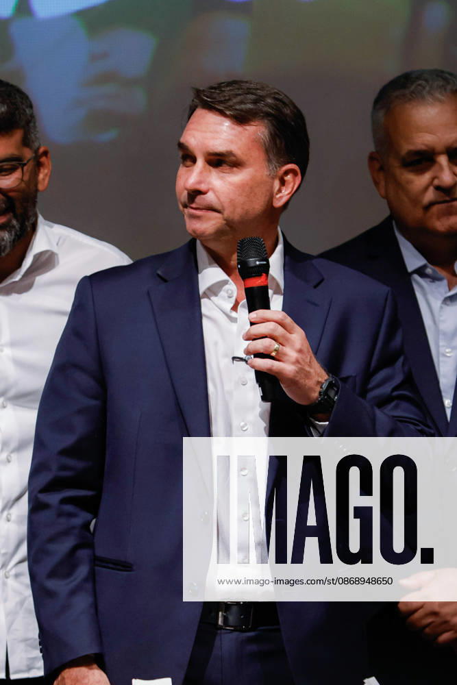 BRASiLIA, DF - 08.10.2026: FLaVIO MEETS WITH POLITICIANS FROM THE PL - Presidential candidate Flavio Bolsonaro meets with PL deputies and governors elected this Thursday (October 8th) at the Brasil 21 building. x3026707x JoaoxPedroxCarvalho