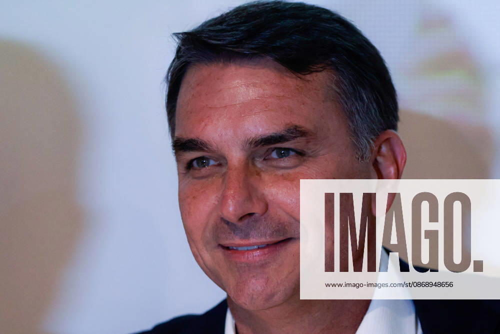 BRASiLIA, DF - 08.10.2026: FLaVIO MEETS WITH POLITICIANS FROM THE PL - Presidential candidate Flavio Bolsonaro meets with PL deputies and governors elected this Thursday (October 8th) at the Brasil 21 building. x3026711x JoaoxPedroxCarvalho