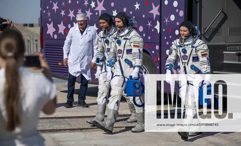 Baikonur, Kazakhstan. 14 July, 2026. NASA astronaut Anil Menon, left, and Roscosmos cosmonauts Pyotr Dubrov and Anna Kikina arrive at the launch pad to board the Soyuz MS-29 spacecraft at the Baikonur Cosmodrome, July 14, 2026 in Baikonur, Kazakhstan. The trio launched to the International Space Station. Baikonur Kazakhstan - ZUMAp138 20261008_zaa_p138_042