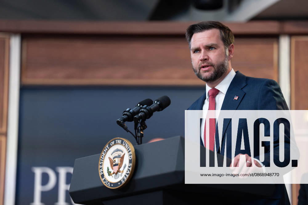 JD Vance During Immigration Program Announcement - Washington Vice President JD Vance gives remarks during an announcement in the South Court Auditorium of the Eisenhower Executive Office Building at the White House in Washington, DC, US, on Thursday, Oct. 8, 2026. The Trump administration said Thursday that it would suspend an immigration program for multiple tech firms, including Microsoft Corp., alleging widespread abuse of a worker visa system. Photo by Aaron Schwartz Pool ABACAPRESS.COM Washington District of Columbia