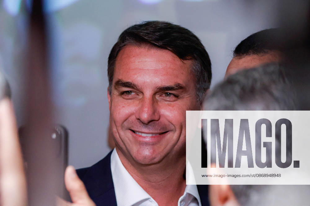 BRASiLIA, DF - 08.10.2026: FLaVIO MEETS WITH POLITICIANS FROM THE PL - Presidential candidate Flavio Bolsonaro meets with PL deputies and governors elected this Thursday (October 8th) at the Brasil 21 building. x3026722x JoaoxPedroxCarvalho