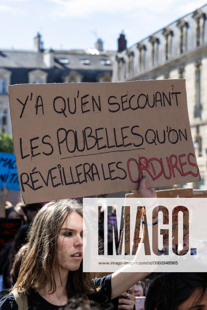 Students Demonstration Over Education Conditions - Bordeaux High school students demonstrate in the streets during a nationwide mobilization calling for more resources and improved conditions in school, in Bordeaux, France, on October 8, 2026. Photo by Margot Le Gonidec ABACAPRESS.COM Bordeaux France
