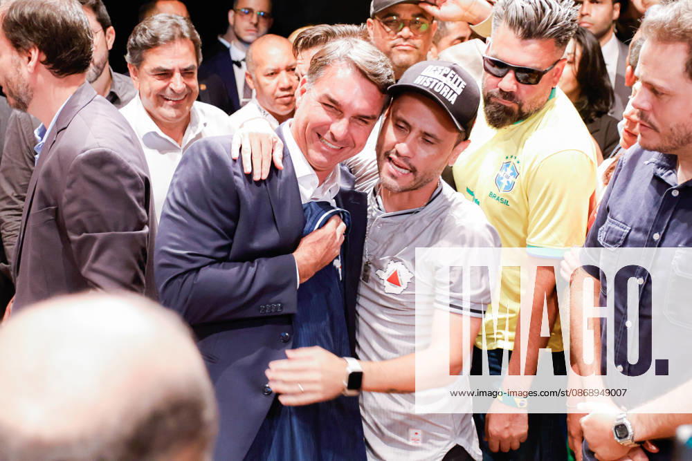 BRASiLIA, DF - 08.10.2026: FLaVIO MEETS WITH POLITICIANS FROM THE PL - Presidential candidate Flavio Bolsonaro meets with PL deputies and governors elected this Thursday (October 8th) at the Brasil 21 building. x3026727x JoaoxPedroxCarvalho
