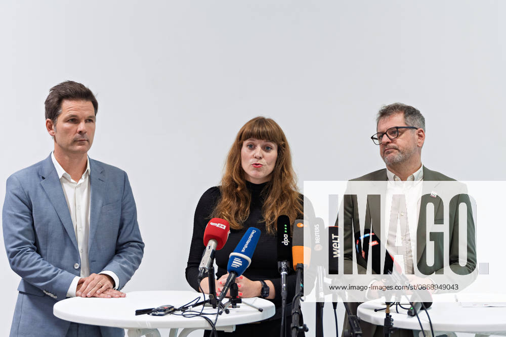 Kerstin Wolter Ehling, The Left, M speaks alongside Steffen Krach (SPD, left) and Werner Graf (Alliance 90 The Greens, right) during a joint press statement following the conclusion of their parties’ preliminary talks in the foyer of the Haus der Statistik. Press statement by The Left, The Greens, and the SPD in Berlin