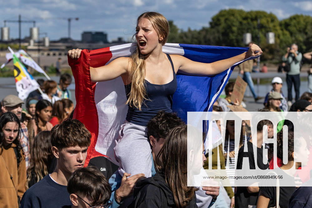 Students Demonstration Over Education Conditions - Bordeaux High school students demonstrate in the streets during a nationwide mobilization calling for more resources and improved conditions in school, in Bordeaux, France, on October 8, 2026. Photo by Margot Le Gonidec ABACAPRESS.COM Bordeaux France