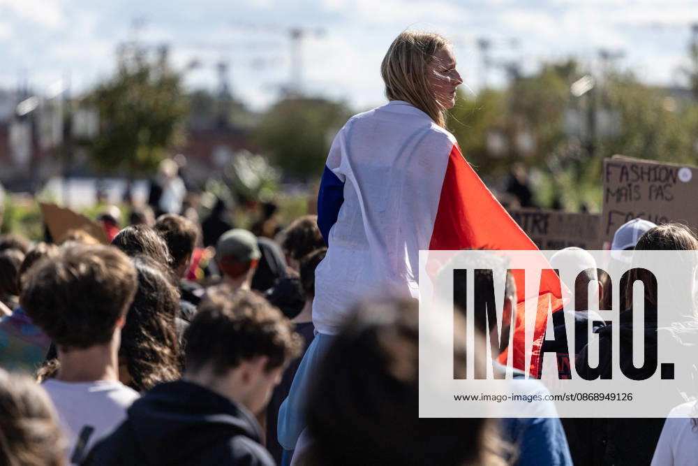 Students Demonstration Over Education Conditions - Bordeaux High school students demonstrate in the streets during a nationwide mobilization calling for more resources and improved conditions in school, in Bordeaux, France, on October 8, 2026. Photo by Margot Le Gonidec ABACAPRESS.COM Bordeaux France