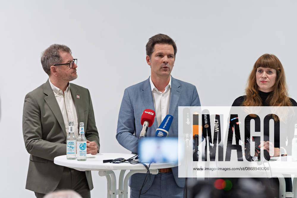 Steffen Krach (SPD), M speaks alongside Werner Graf of Alliance 90 The Greens, l, and Kerstin Wolter Ehling of The Left, r, during a joint press statement following the conclusion of their parties’ preliminary talks in the foyer of the Haus der Statistik; media cameras are visible in the foreground. Press statement by The Left, The Greens, and the SPD in Berlin