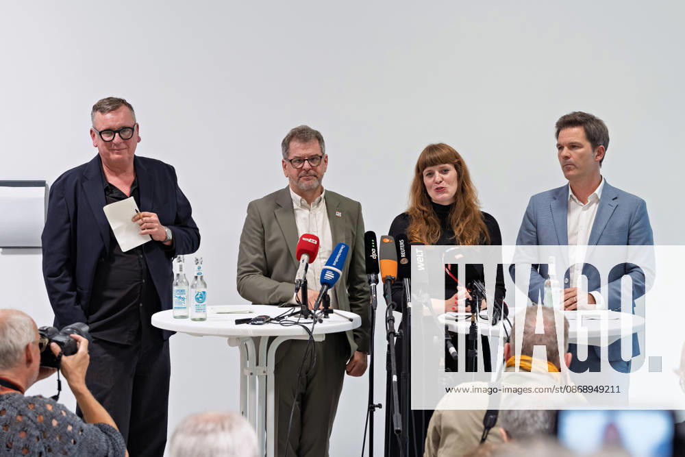 Kerstin Wolter Ehling, The Left, second from the right, speaks alongside Werner Graf of Alliance 90 The Greens, second from the left, and Steffen Krach of the SPD, on the right, during a joint press statement to media representatives following the conclusion of their parties’ preliminary talks in the foyer of the Haus der Statistik Press statement by The Left, the Greens, and