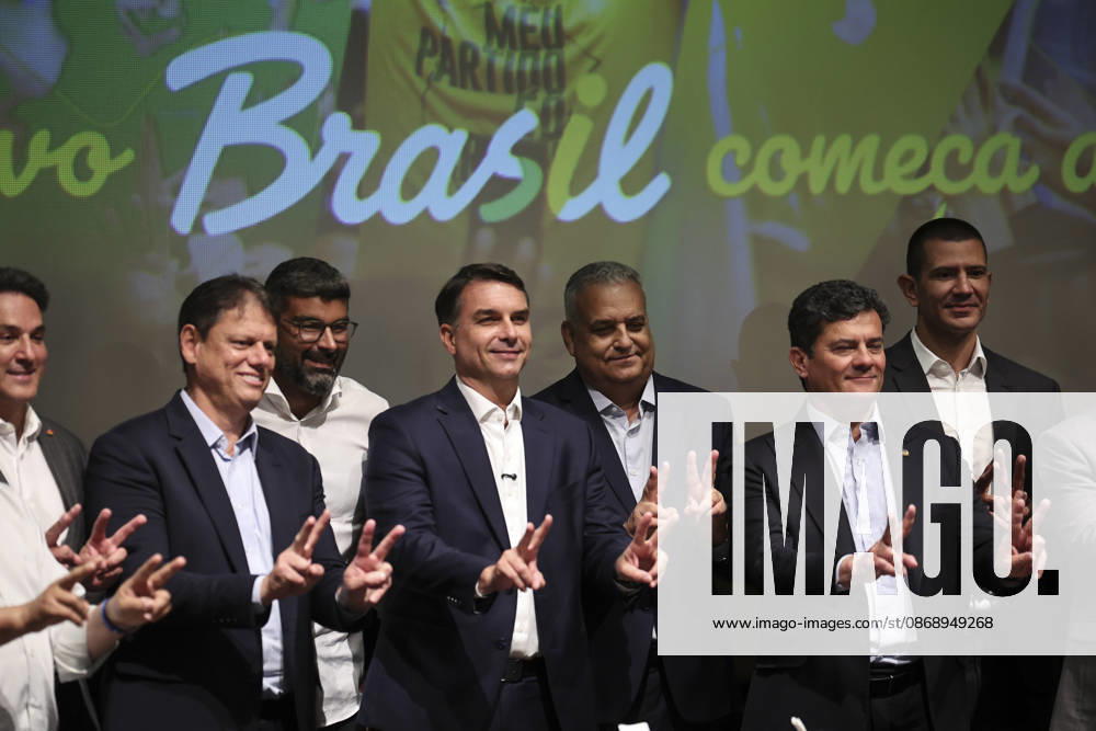 Brazilian presidential candidate Flavio Bolsonaro of the Liberal Party BRASILIA, BRAZIL - OCTOBER 08 : Brazilian presidential candidate Flavio Bolsonaro of the Liberal Party (PL) poses for a photo during a meeting with elected governors ahead of the presidential runoff election, in Brasilia, Brazil on October 08, 2026. Mateus Bonomi Anadolu Brasilia Brazil. Editorial use only. Please get in touch for any other usage.