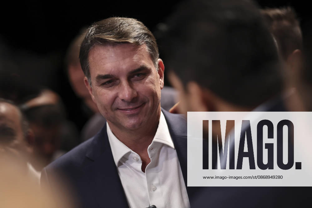 Brazilian presidential candidate Flavio Bolsonaro of the Liberal Party BRASILIA, BRAZIL - OCTOBER 08 : Brazilian presidential candidate Flavio Bolsonaro of the Liberal Party (PL) attends a meeting with elected governors ahead of the presidential runoff election, in Brasilia, Brazil on October 08, 2026. Mateus Bonomi Anadolu Brasilia Brazil. Editorial use only. Please get in touch for any other usage.