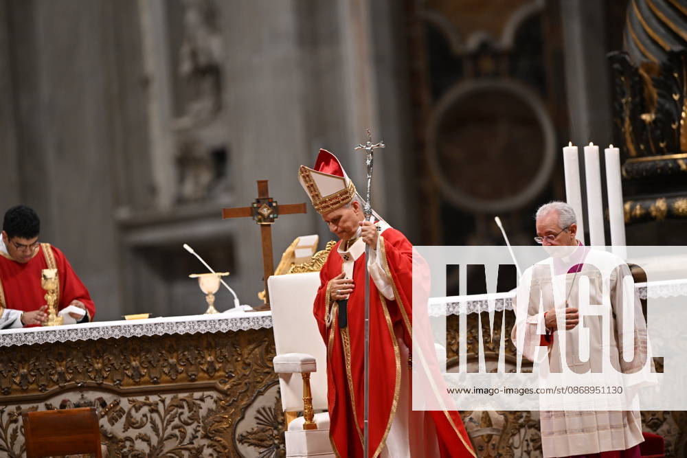 MESSA_PAPA_2026 Italy, Rome, Vatican, 2026 10 8 Pope Leo XIV celebrates Holy Mass for the academic year at the Pontifical Universities in St Peter s Basilica in the Vatican . - NO BOOKS