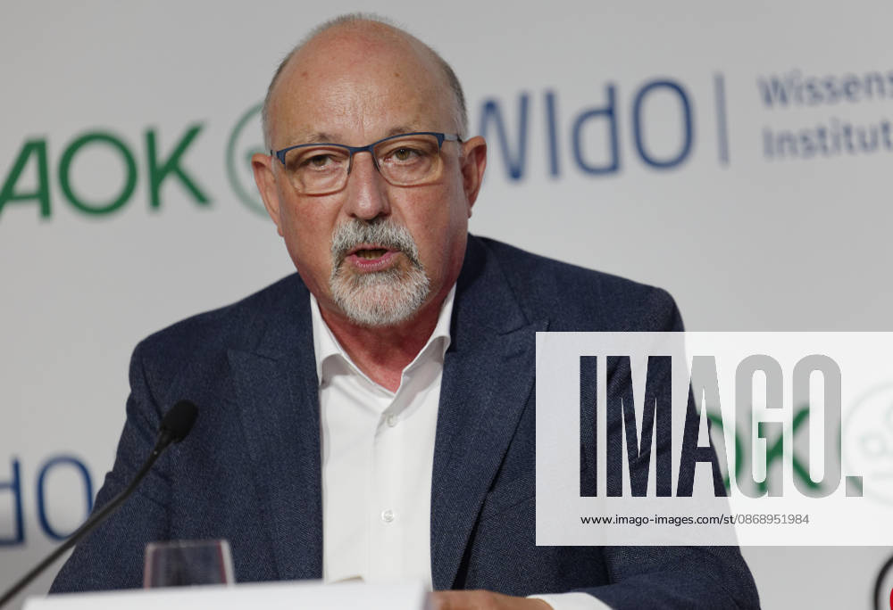 AOK Absenteeism Report 2026 Presented October 8, 2026, Germany, Berlin Press Conference: Absenteeism Report 2026 by the AOK Federal Association and the AOK Scientific Institute (WIsO). Pictured: Helmut Schröder, Managing Director of the