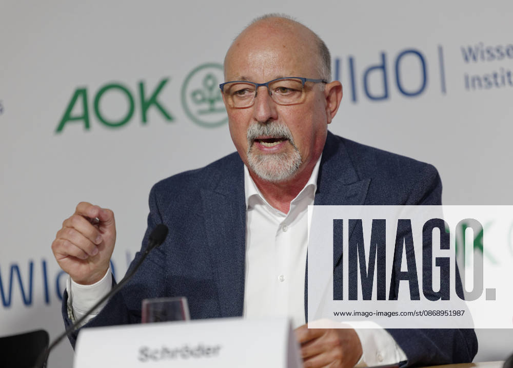 AOK Absenteeism Report 2026 Presented October 8, 2026, Germany, Berlin Press Conference: Absenteeism Report 2026 by the AOK Federal Association and the AOK Scientific Institute (WIsO). Pictured: Helmut Schröder, Managing Director of the