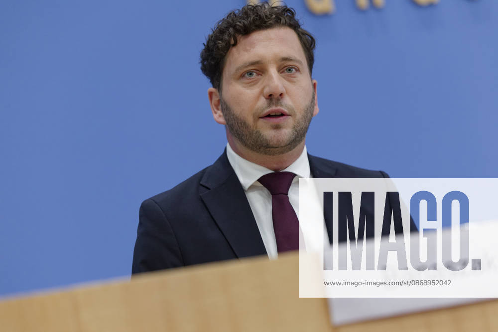 Greens Unveil Plan for Germany October 8, 2026, Germany, Berlin: Federal press conference to present the Green Party’s Bundestag caucus’s flagship resolution, Our Plan for Germany. Pictured: Felix Banaszak, Federal Chair of Alliance 90 The Greens