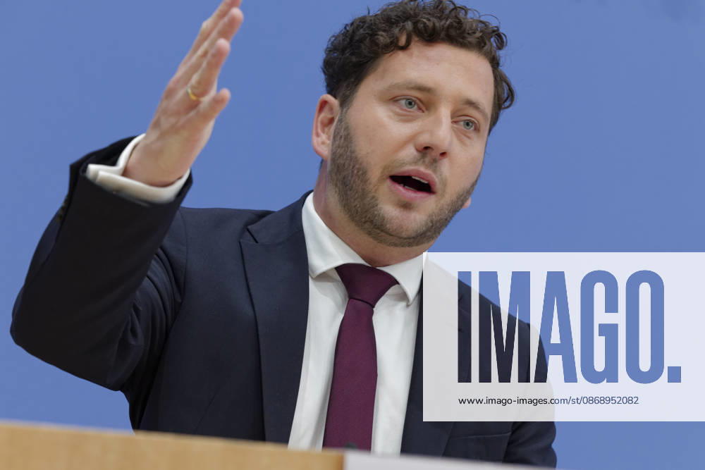 Greens Unveil Plan for Germany October 8, 2026, Germany, Berlin: Federal press conference to present the Green Party’s Bundestag caucus’s flagship resolution, Our Plan for Germany. Pictured: Felix Banaszak, Federal Chair of Alliance 90 The Greens